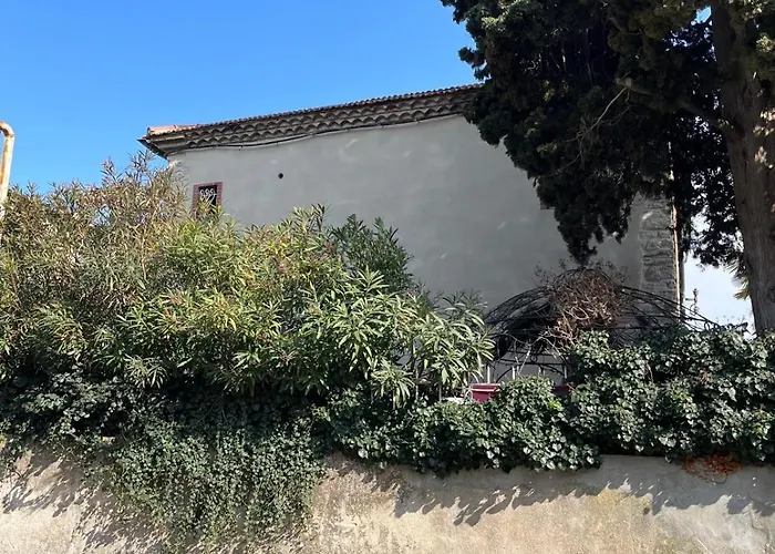 Alojamento de Acomodação e Pequeno-almoço Domaine Du Baron 3*